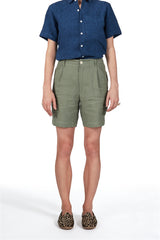 Single-pleat Shorts in Olive Linen